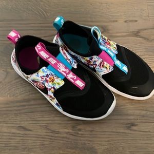 Nike flex girls sneakers 2Y